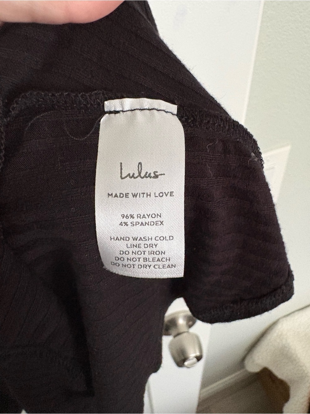 Lulu’s Black Ribbed Cropped Tank Top - Picture 4 of 4